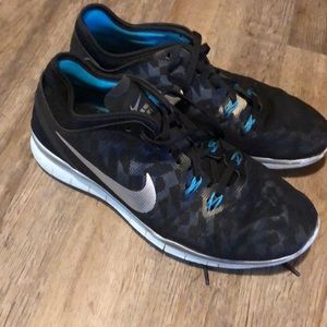 Black and blue nike running shoe